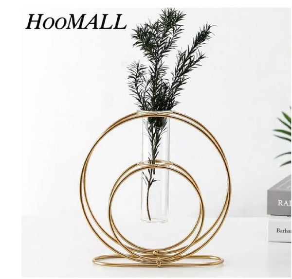 Golden Metal Vase – Elegant Decor Piece (1 Pc)
